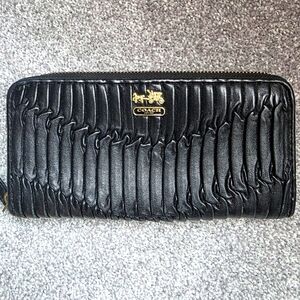 Coach VINTAGE AND RARE Black Quilted Leather Wallet